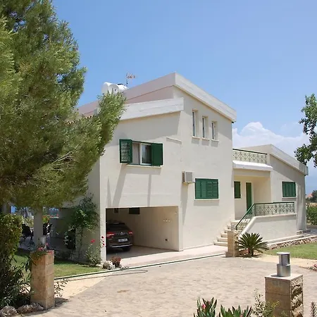 Villa Chrysanthia