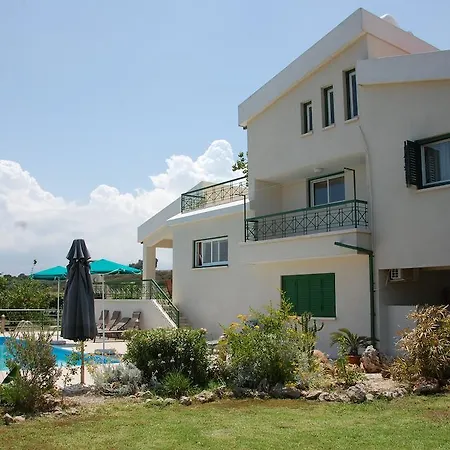 Villa Chrysanthia Polis